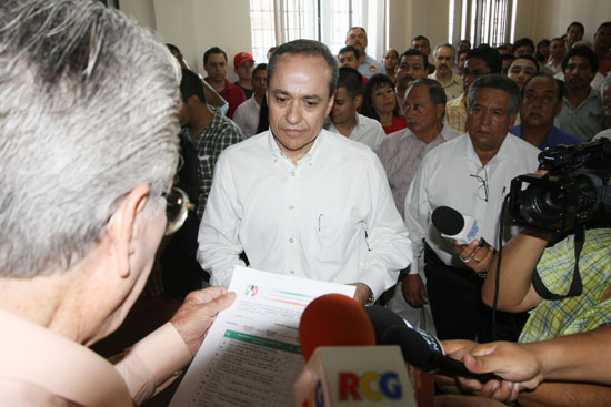 Solicita José Manuel Maldonado su registro como precandidato del PRI en Piedras Negras 