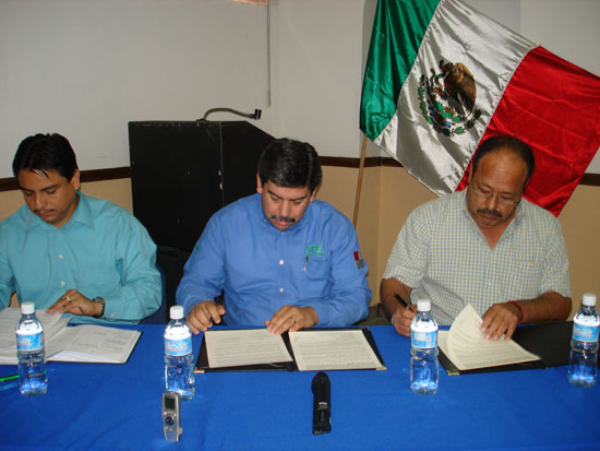 Firman convenio de colaboración CFE y CANACO de Acuña 