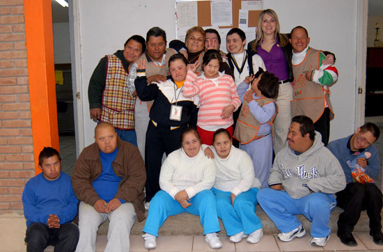 Visita la señora Vanessa de Moreira las instalaciones del Instituto Down de Coahuila A.C. en Saltillo 
