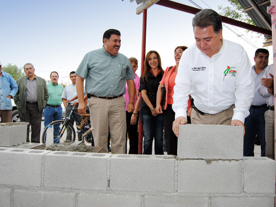 Alcalde de Acuña pone en marcha obra en el jardín de niños Gabriela Mistral