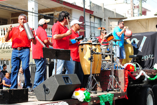 Celebran en Acuña Desfile de la Amistad 2010