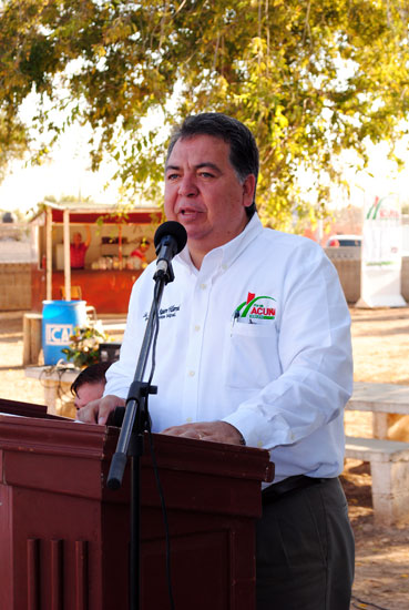 Alcalde de Acuña, Alberto Aguirre Villarreal, en el arranque de obra en primaria Ethel Valdéz