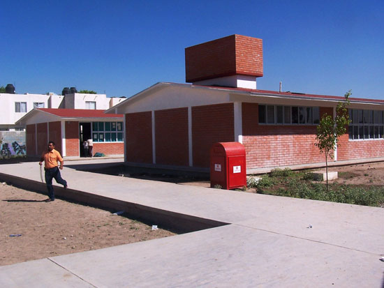 En La Laguna se construyen 240 espacios educativos 