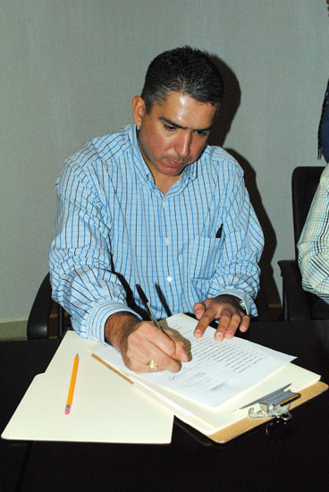 José Ramón Losoya, Presidente de CANACO Acuña.