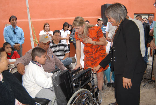 Más de 2 mil 300 sillas de ruedas se habrán entregado este año por el DIF Coahuila 
