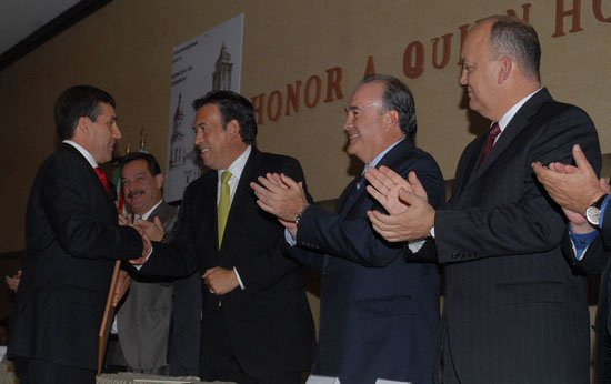Preside el gobernador Humberto Moreira la entrega de reconocimientos CANACO 2010 