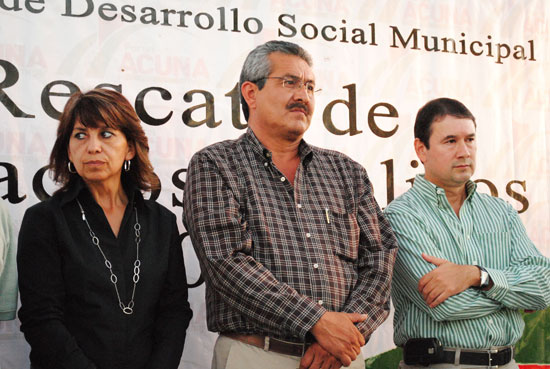 Regidora Diana Cecilia Reyna, delegado Cuauhtemoc Arzola y regidor Marcos Villarreal.