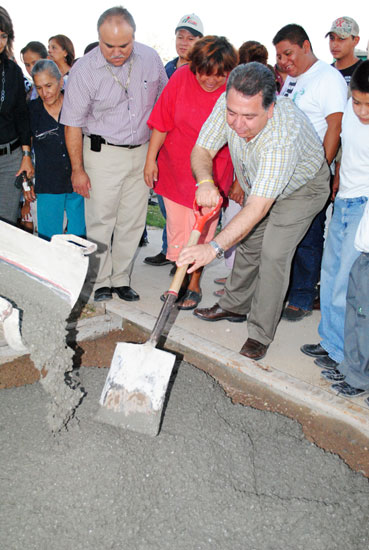 El alcalde de Acuña Alberto Aguirre inicia los trabajos de construcción de plaza en la Santa Rosa.