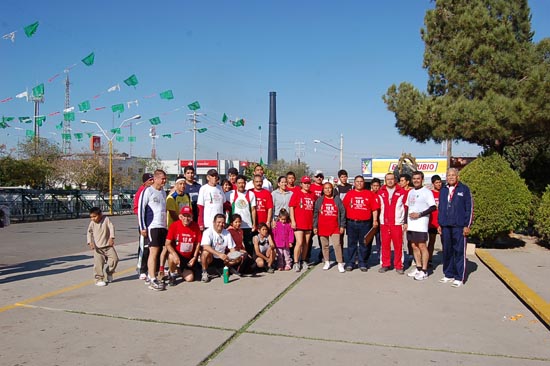 Apoya Antonio Nerio carrera 10K en Nueva Rosita