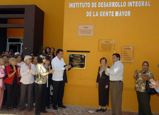 El gobernador Humberto Moreira inaugura el Instituto de Desarrollo Integral de la Gente Mayor 