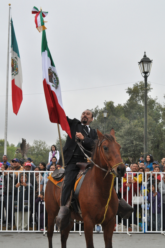 Encabeza alcalde desfile conmemorativo del inicio de la Revolución Mexicana 