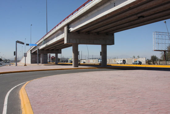 Inaugura el gobernador Humberto Moreira el puente Álamos en Torreón 