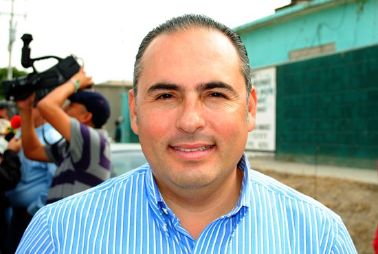 Alfredo Cisneros Villarreal, subgerente de SIMAS Acuña, hizo un atento llamado a la población para que protegan del frío los medidores de agua.
