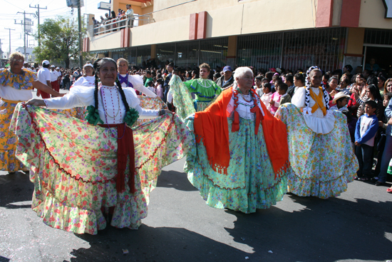 Realizaron ceremonia y desfile conmemorativos al Centenario del inicio de la Revolución Mexicana 