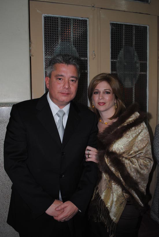 Dip. Hugo Martínez y esposa