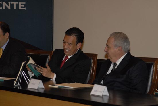 El Gobernador Humberto Moreira Valdés presentó el libro de Rodolfo Garza Cavazos