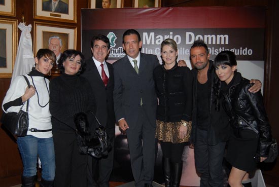 El Gobernador Humberto Moreira Valdés entregó reconocimiento a Mario Domm, vocalista de “Camila”