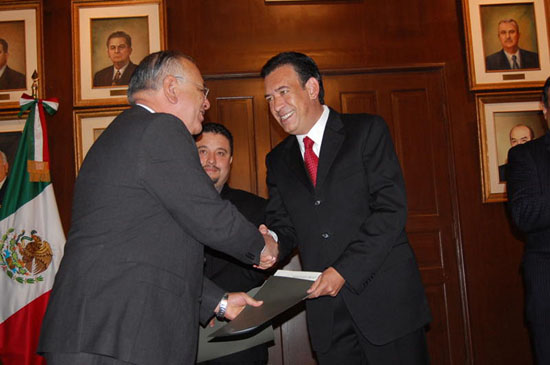 Andrés Mendoza Salas como Secretario de Educación y Cultura, en sustitución de Samuel Rodríguez Martínez.