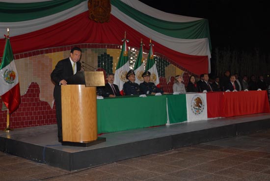 La bandera de México más grande del mundo ondea desde Piedras Negras