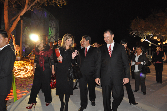 Secretario de Desarrollo Social, Jorge Torres López y su esposa.