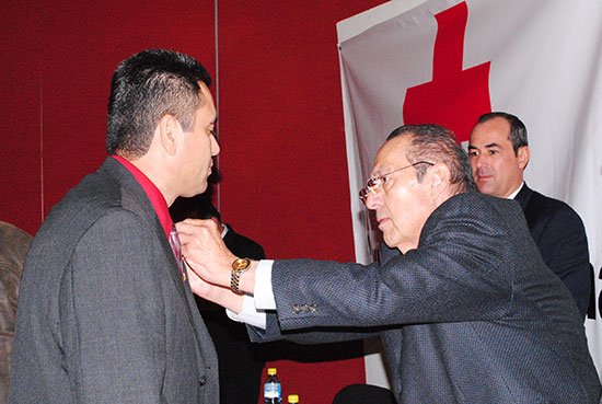 Toman protesta a nuevo Consejo Directivo del Patronato de la Cruz Roja
