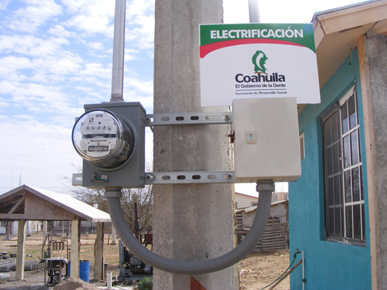 500 familias más de Acuña cuentan con electrificación 