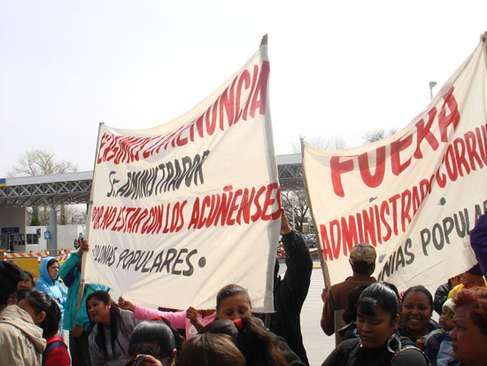 Airada protesta contra administrador de la aduana en Acuña 