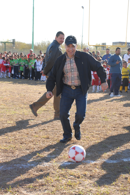 Inaugura presidente municipal torneo bicentenario de fútbol en su etapa estatal 