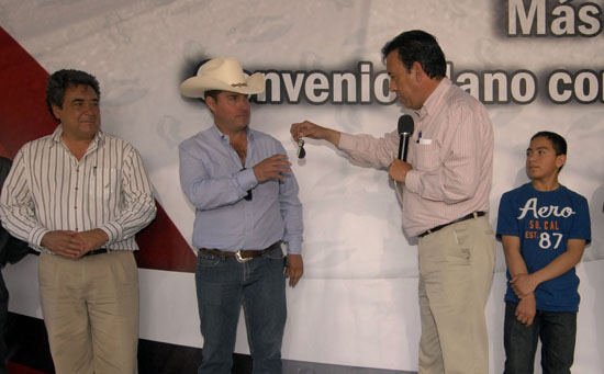 Con importantes obras y acciones inicia el gobernador Humberto Moreira el programa Mano con Mano en Guerrero 