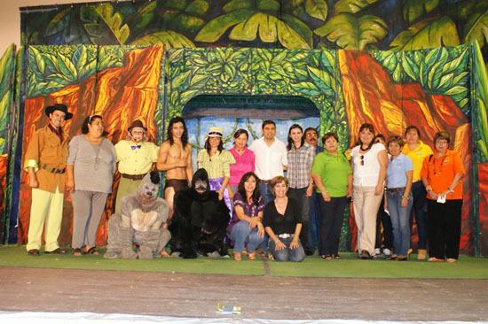 DIF Municipal y fundación Telmex presentan con éxito obra de teatro Tarzan 