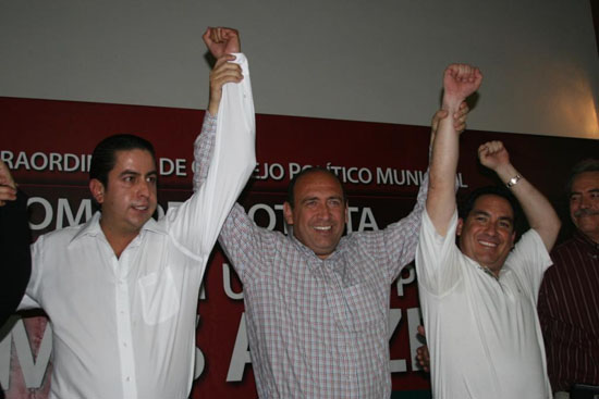 José María Morales Padilla, junto a Rubén Moreira, lider estatal del PRI y Ramón Oceguera, primer priísta de Ramos Arizpe