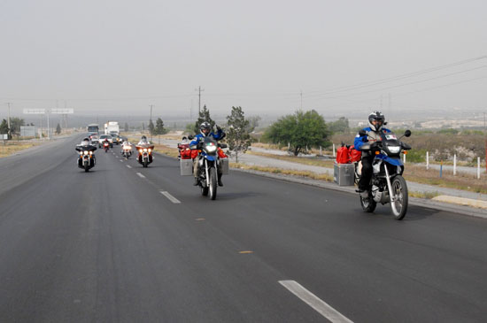 Apoya el gobierno de la gente proyecto de jóvenes coahuilenses que darán la vuelta al mundo en motocicleta 