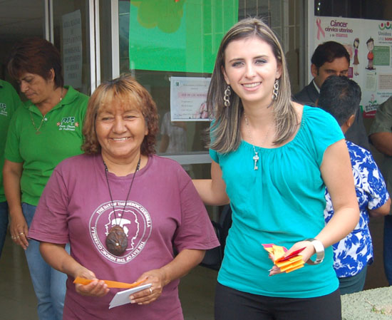 Efectúa DIF municipal brigada de belleza para las madres de Nueva Rosita 