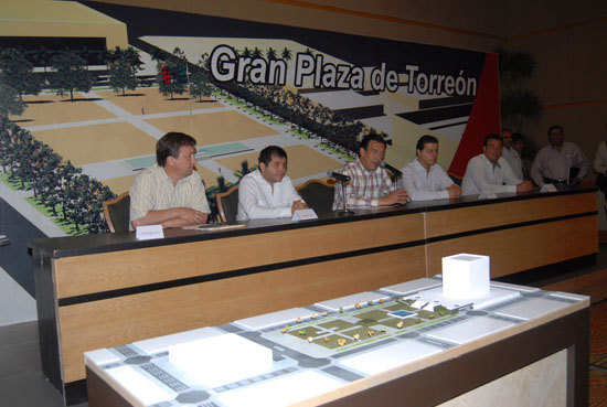 El gobernador Humberto Moreira Valdes inicia la construcción de la Gran Plaza de Torreón 