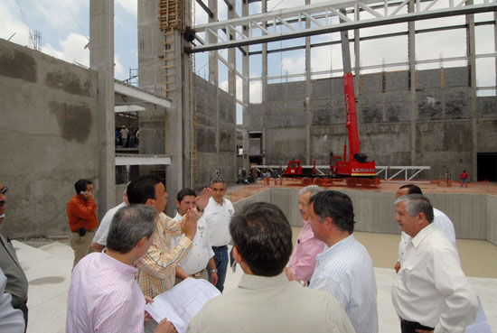 El gobernador Humberto Moreira Valdés revisa avances en el teatro de la ciudad de Piedras Negras 
