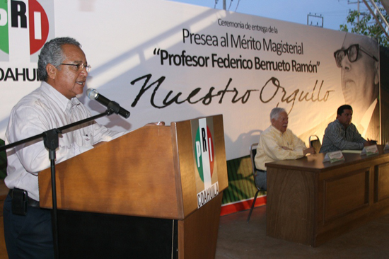 Entrega PRI Coahuila la Presea al Mérito Magisterial “Federico Berrueto Ramón” 