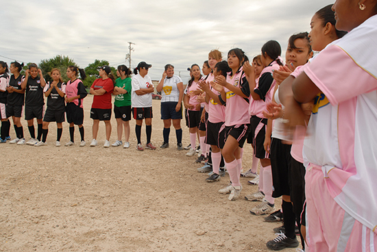 Participan 16 equipos femeniles de fútbol en programa “Atrévete a Jugar” 
