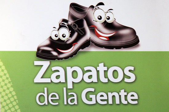 Arranca el gobernador Humberto Moreira el programa Zapatos de la Gente 