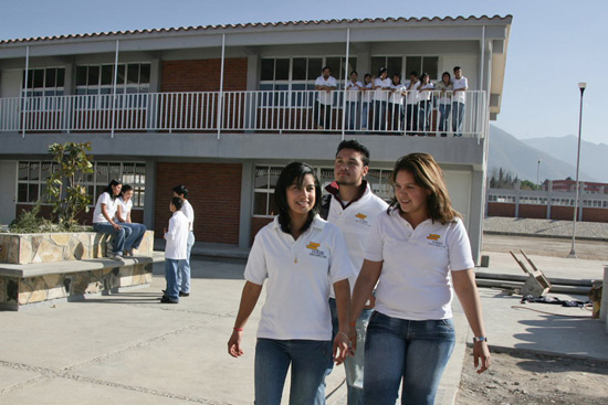 El gobierno de Humberto Moreira consolida los espacios de educación media superación en la Región Sureste 