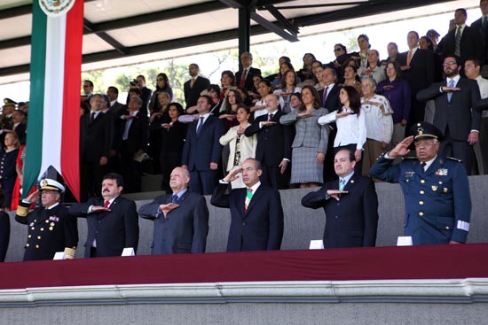 Encabeza Presidente recepción de las Banderas de Hidalgo y Allende  