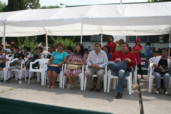Inicia Antonio Nerio actividades del Librobús en el municipio