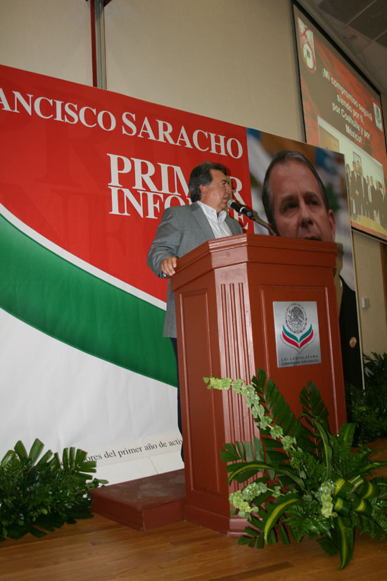 Presenta el diputado federal Francisco Saracho informe legislativo en Acuña 