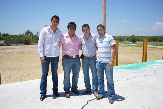 Supervisan espacios deportivos en Acuña Alberto Aguirre Cuauhtémoc Arzola y José Eduardo Moreira 