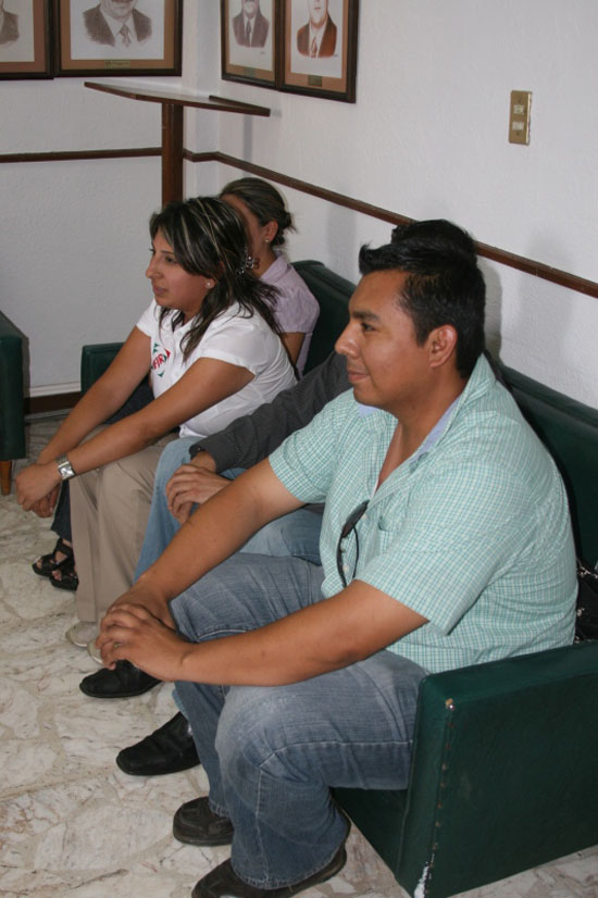 Visitan jóvenes de la Región Carbonífera sede estatal del PRI 