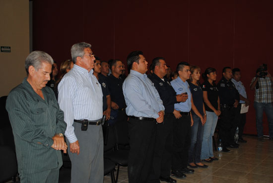 Capacitan a policías municipales de Acuña 