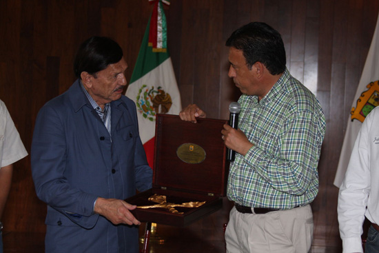 Coahuila le dice “gracias” a don Roberto González Barrera, quien donó 100 millones de pesos 