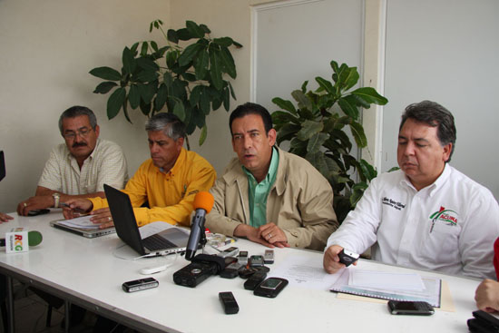 COORDINA EL GOBERNADOR HUMBERTO MOREIRA ACCIONES PARA LA RECONSTRUCCIÓN DE ACUÑA  