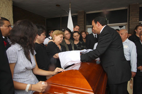 El gobernador Humberto Moreira rinde homenaje al alcalde José Manuel Maldonado y a Ricardo Garza Bermea 