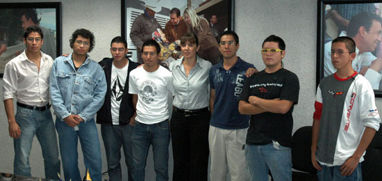 El gobernador Humberto Moreira Valdés apoya con lentes a  estudiantes de la UTC 