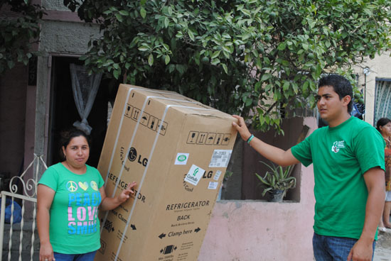 Entregan en Acuña 585 refrigeradores y 247 estufas a  familias afectadas por huracán “Alex” 